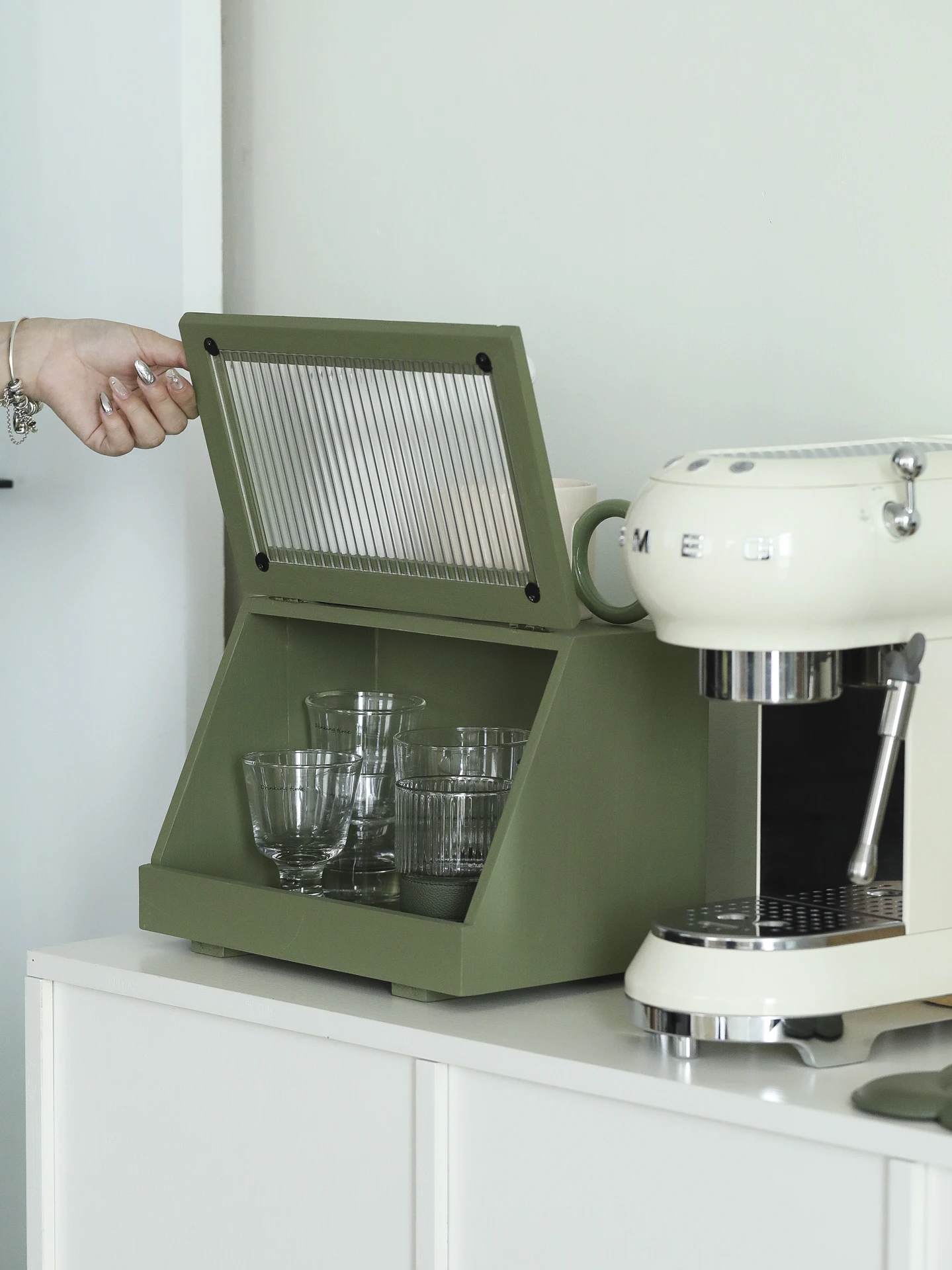 Caja de Almacenamiento de Escritorio de Madera con Panel Acrílico y Tapa Abatible, Decoración Suave para el Rincón del Café en el Hogar