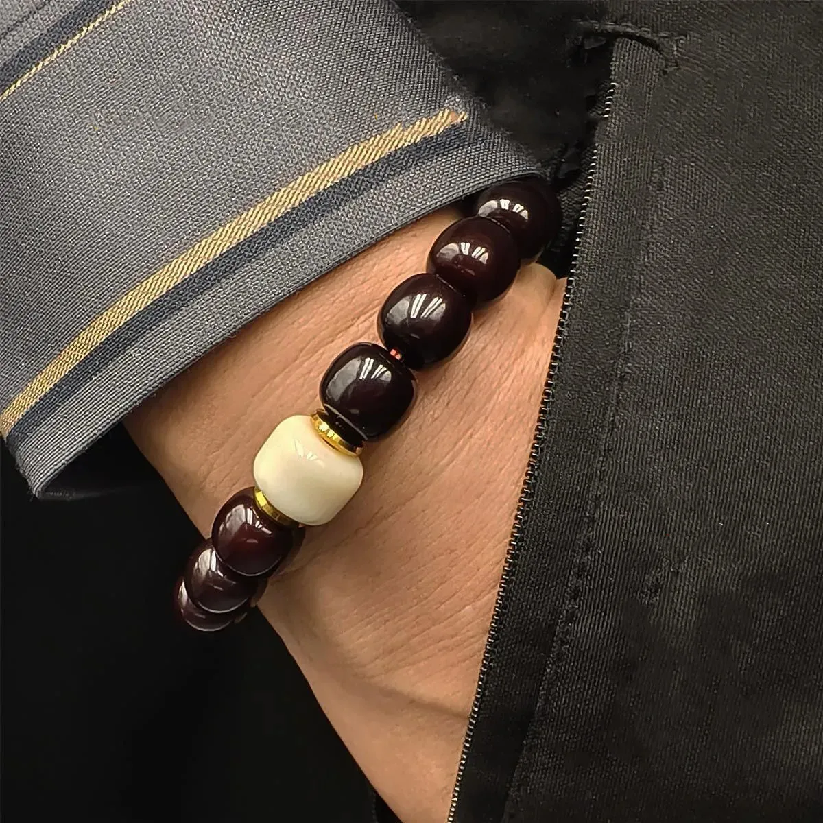 Self Defense Gadgets Bracelets Personal Security Protection Equipment For Emergency Survival Window Broken Natural Plants view 4