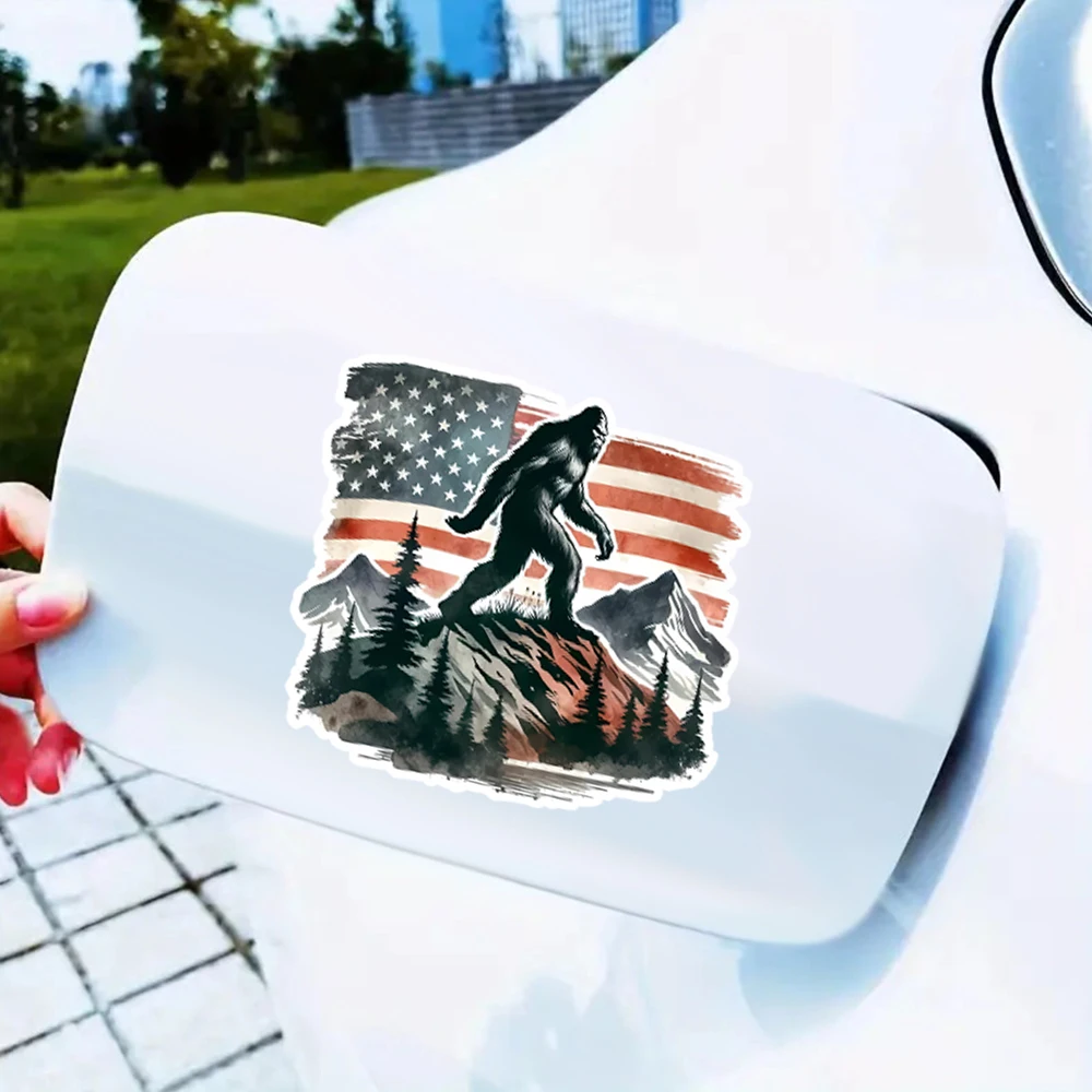 ملصق فينيل للمشي لمسافات طويلة بعلم أمريكي وطني مقاس 13 × 12 سم مع تصميم Bigfoot للسيارات والشاحنات وأجهزة الكمبيوتر المحمولة وألواح التزلج