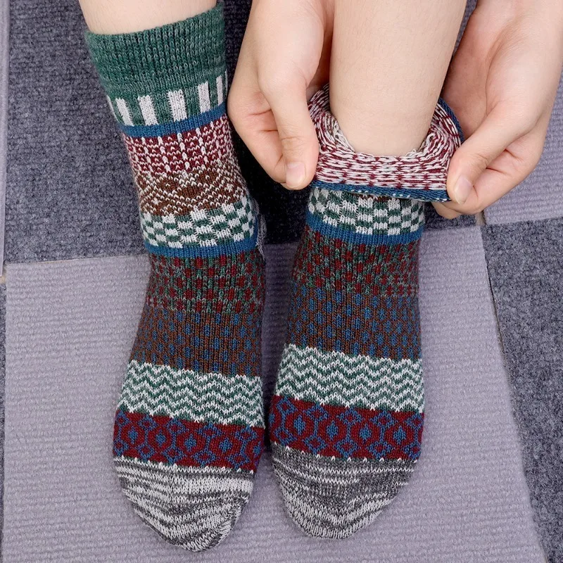 Autumn and Winter Middle Tube Socks Women Men Retro Trendy Ethnic Print    Socks Anti Slip Breathable Unisex Cotton Warm Socks