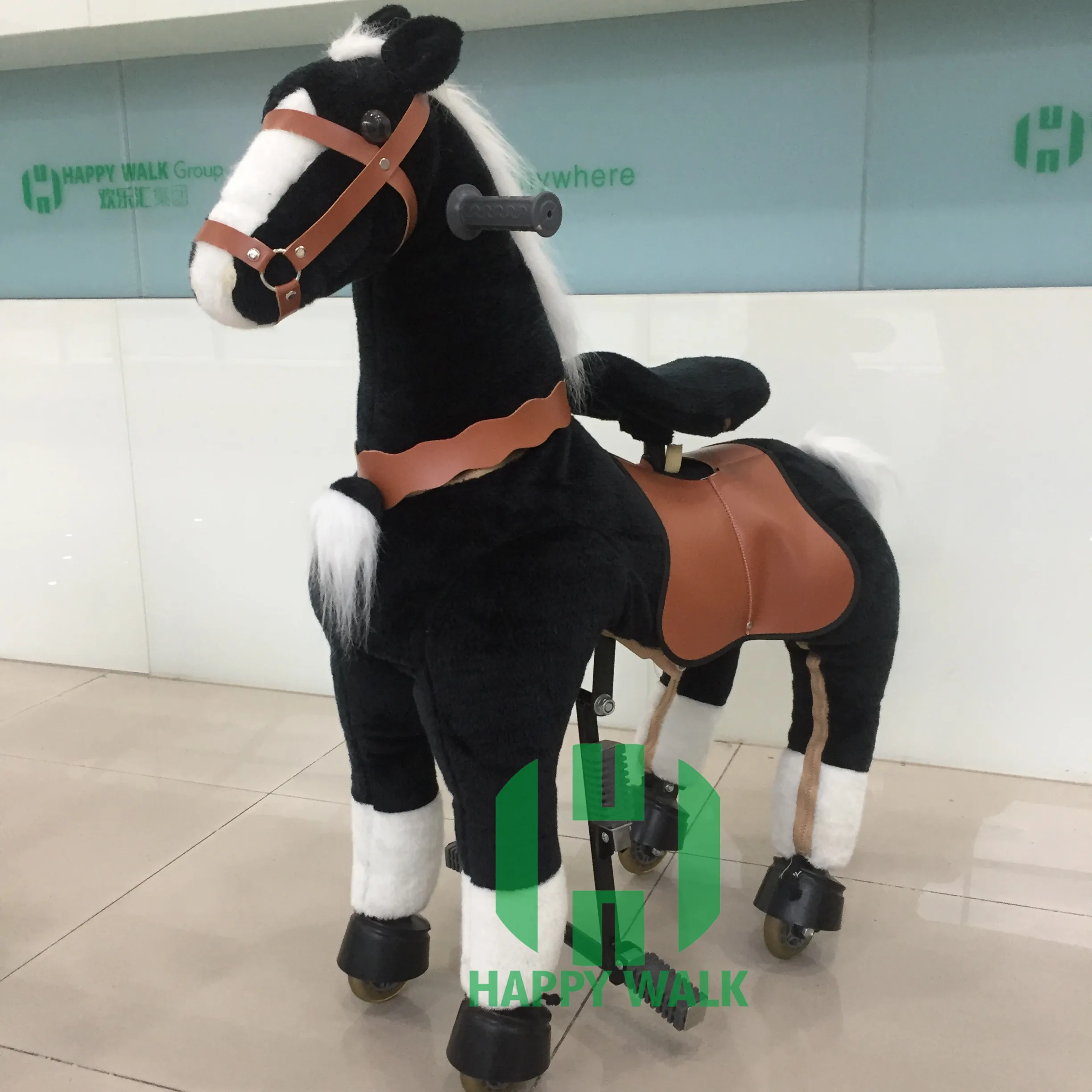 

Черная механическая лошадка-каталка для детей с колесами, мягкая игрушка-аттракцион для развлечений