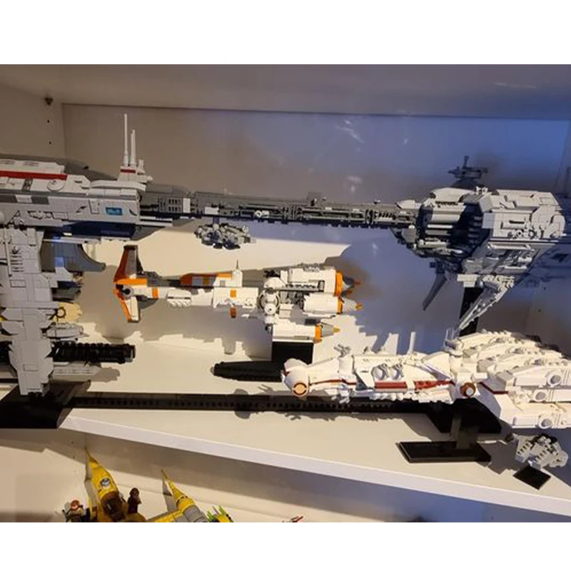 DIY Space War Series อิฐ MOC Nebulon-B Escort Frigate เรือรบประกอบอาคารบล็อกชุดของเล่นเด็กของขวัญ