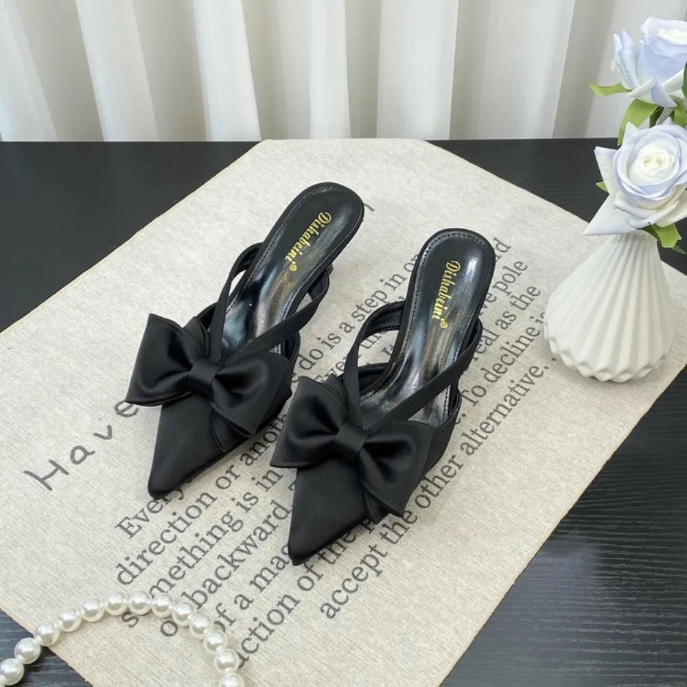 2026 Neue Feen-Stil Rosa Coole Pantoletten für Damen – Französische spitze Schleifen-Hohle High Heels, Halb umwickelte Damen-Slipper für den Sommer – Detail 2