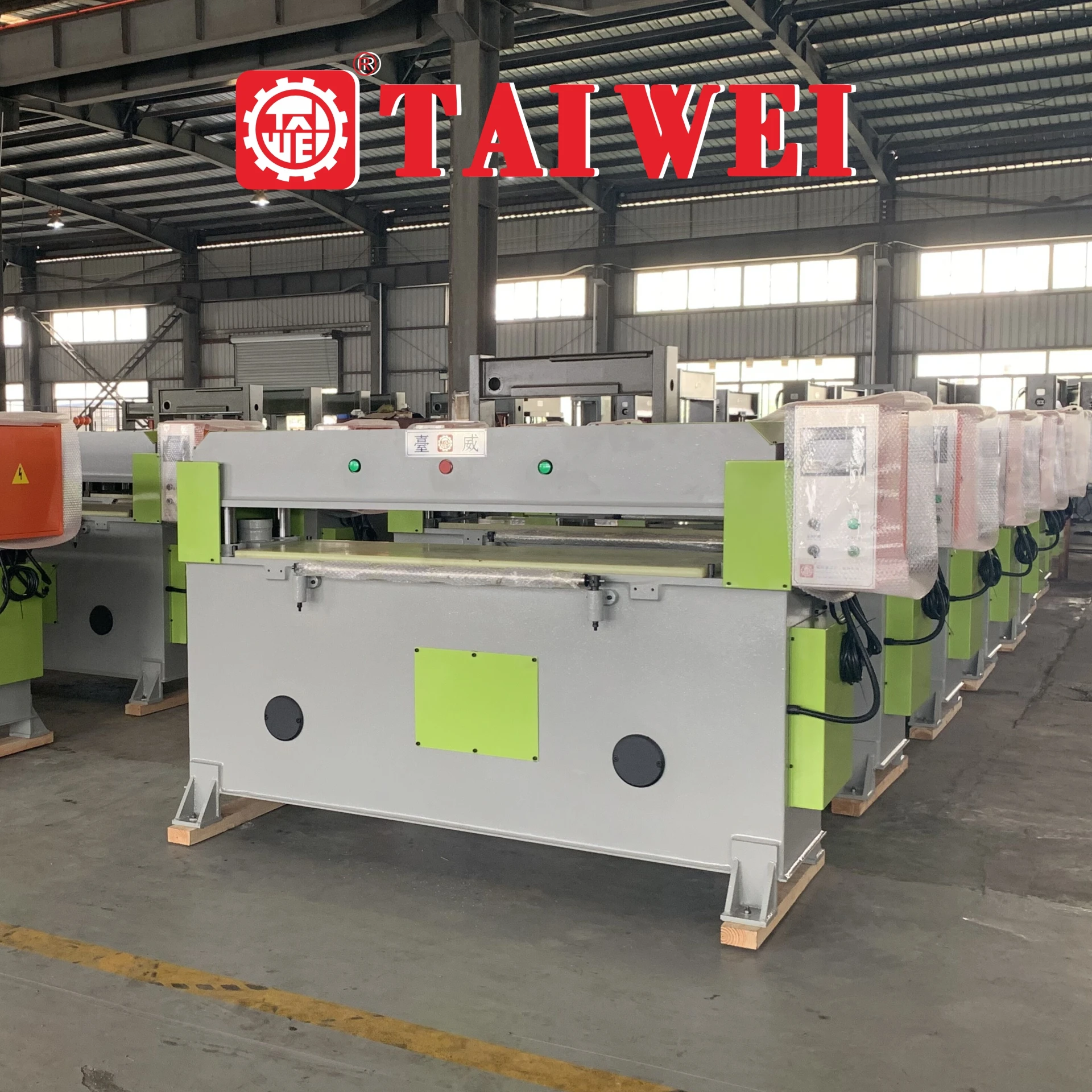 Macchina da taglio idraulica del fascio di pelle 2025/macchina da taglio idraulica della punzonatrice a quattro colonne di precisione per piastre