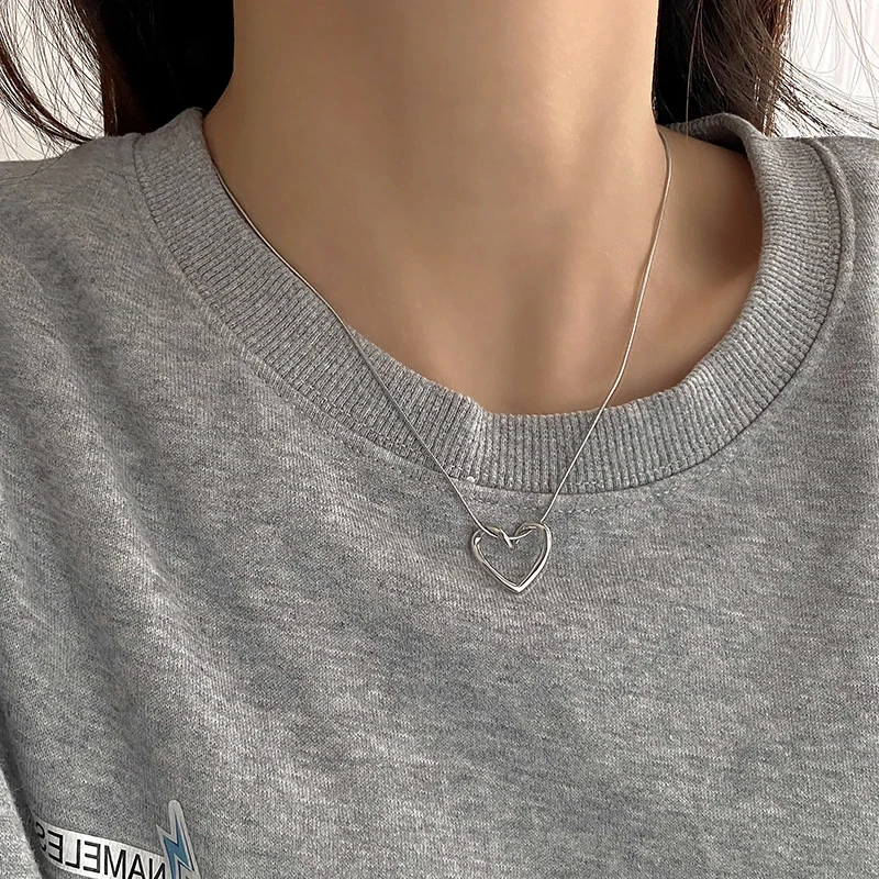 FOXANRY Minimalist Hollow LOVE Heart Necklace for Women Couples New Fashion Creative Geometric Clavicle Chain Party Jewelry Gift