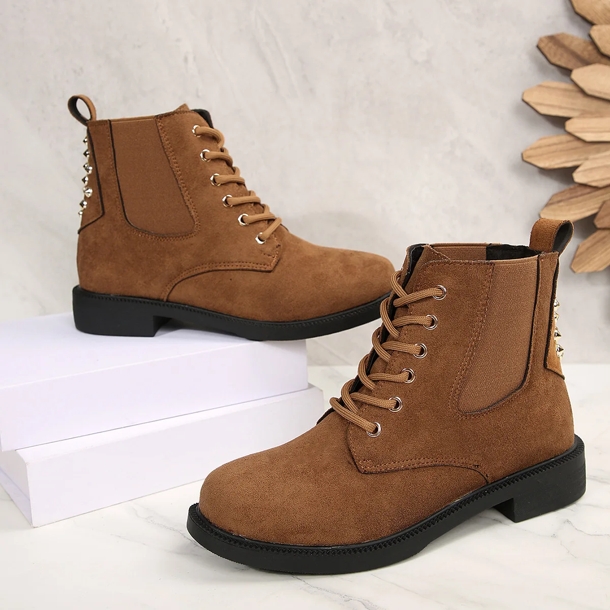 Large-sized foreign trade ankle boots for women, British-style suede round toe, 2025 winter new lace-up slim boots