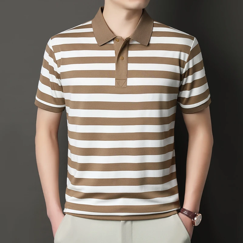 

Мужская модная рубашка-поло из лиоцелла (47%) с широкими полосками, отложным воротником и коротким рукавом, коллекция Лето 2026