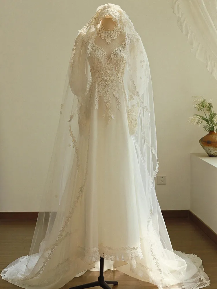Vintage Wedding Dress High Neck Long Sleeves French Style Wedding Dress Bridal Gowns Zipper Back Tulle with Applique Lace