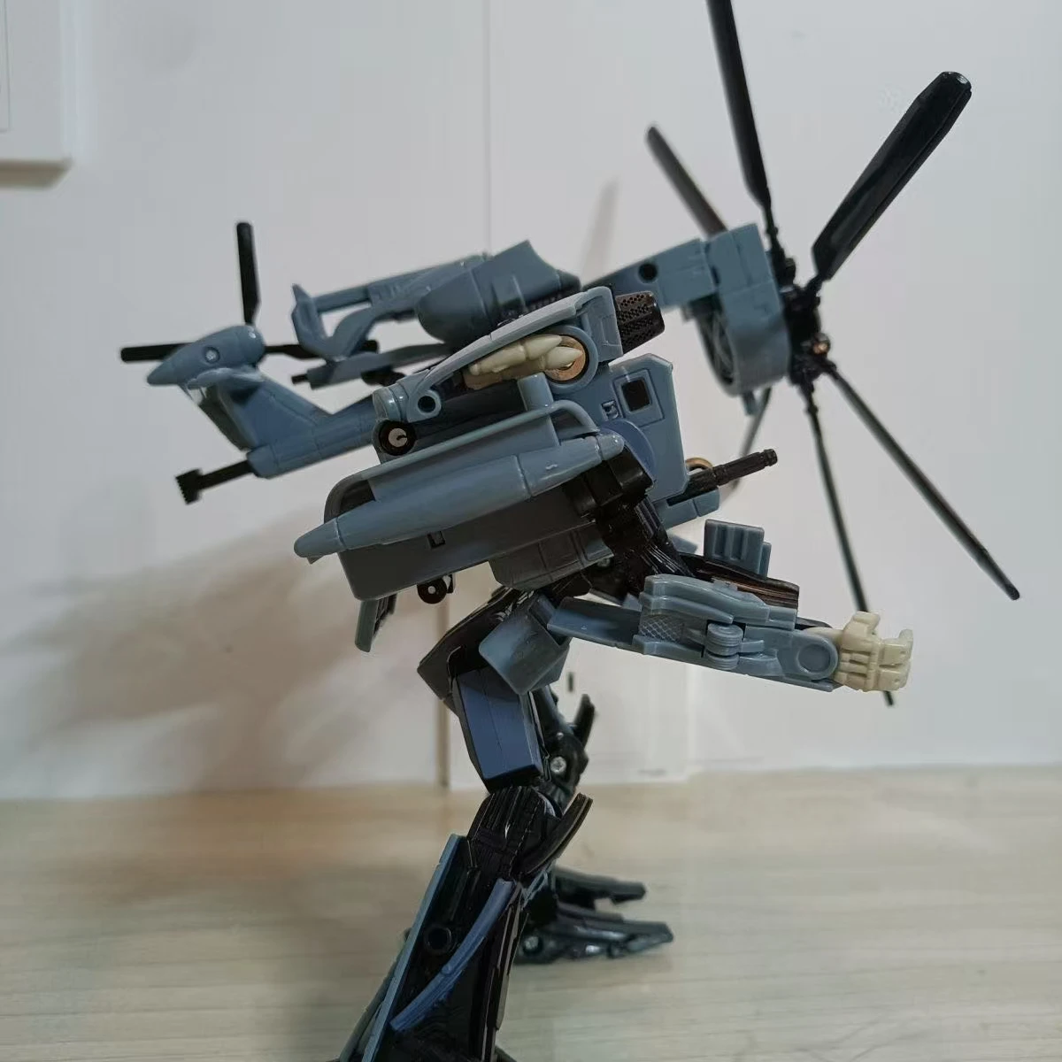 Livraison en 48 heures jouets transformants occultant Decepticon avion déformable modèles de robots figurines d'action cadeaux de vacances Collections