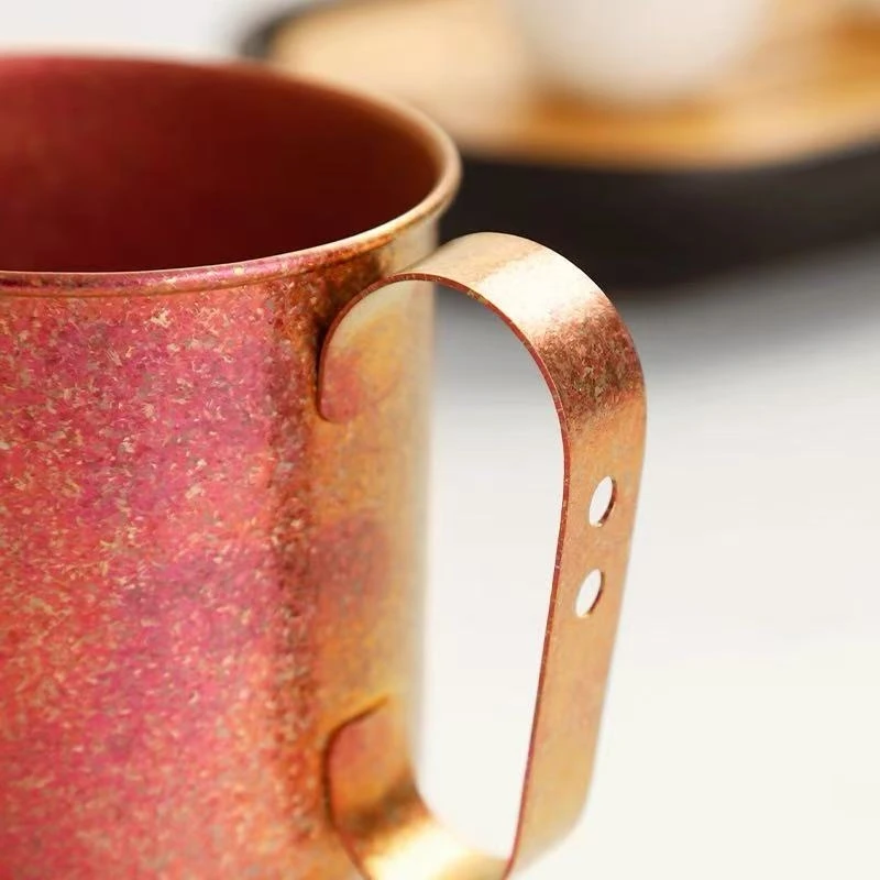 كوب قهوة من التيتانيوم النقي في الهواء الطلق، طبقة مزدوجة متعددة الألوان بمقبض الإفطار البغل 300 مللي كوب ماء عصير التخييم، بهلوان