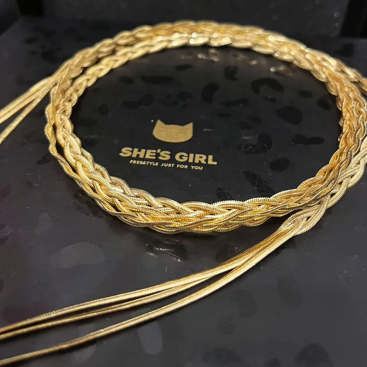 gioielli-e-accessori-in-stile-fashion-collana-lunga-vintage-intrecciata-a-spirale-ideale-come-regalo-di-squadra-per-le-donne