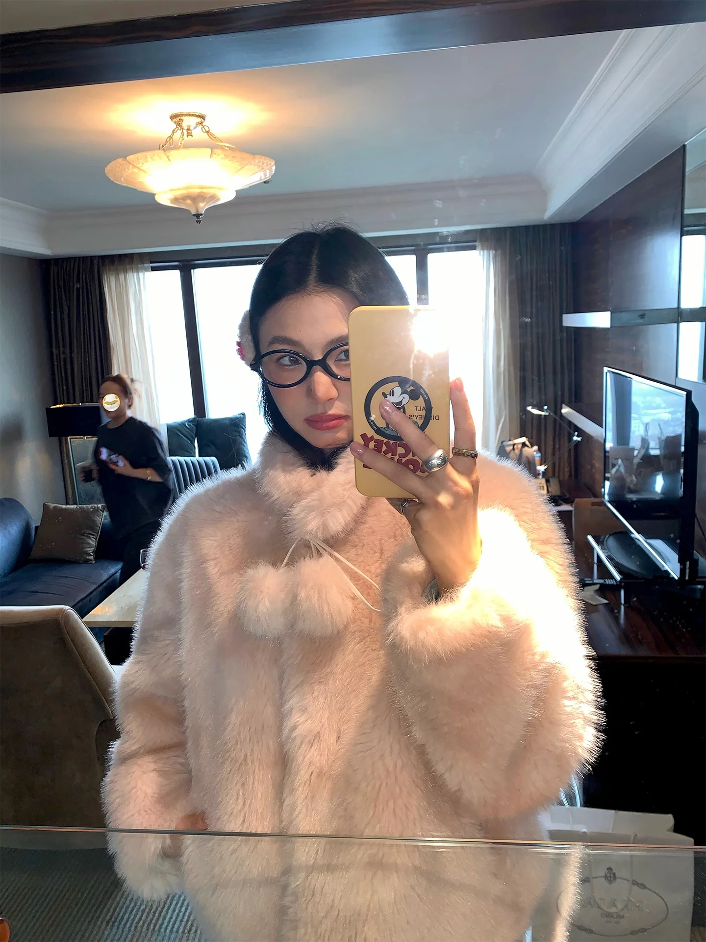 

Женская короткая шуба из искусственного меха 2025 года, новая зимняя теплая удлиненная модель из экокожи, повседневная, прямого кроя