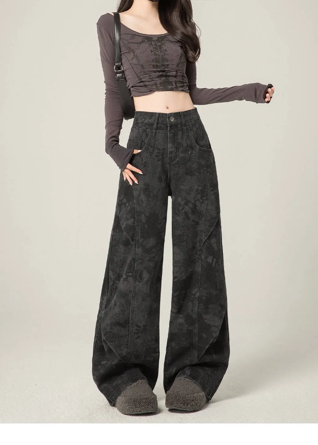 

Новая коллекция Весна 2026: Женские широкие джинсы темно-серого цвета с принтом, повседневные, свободные, универсальные, с высокой талией, изогнутого кроя, из денима.