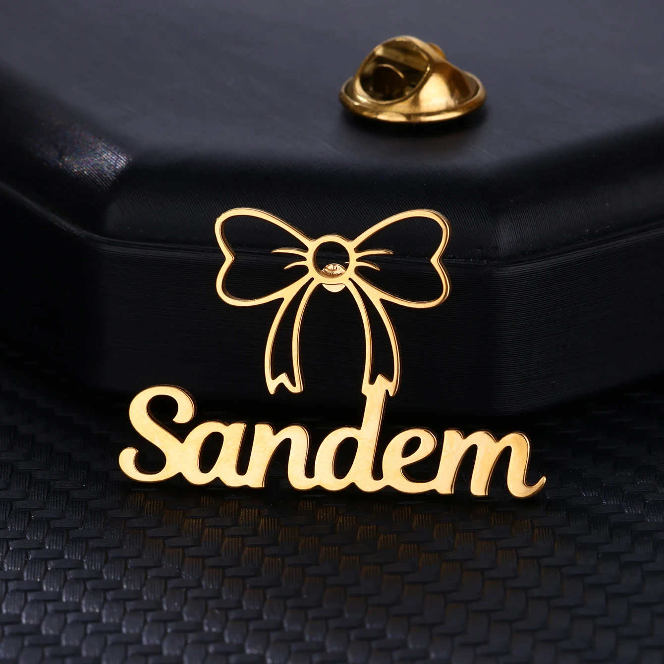 

Custom Heart Bowknot Name Brooches For Women Men Stainless Steel Customized Brooch Pin Badge Personalized Wedding Party Jewelry