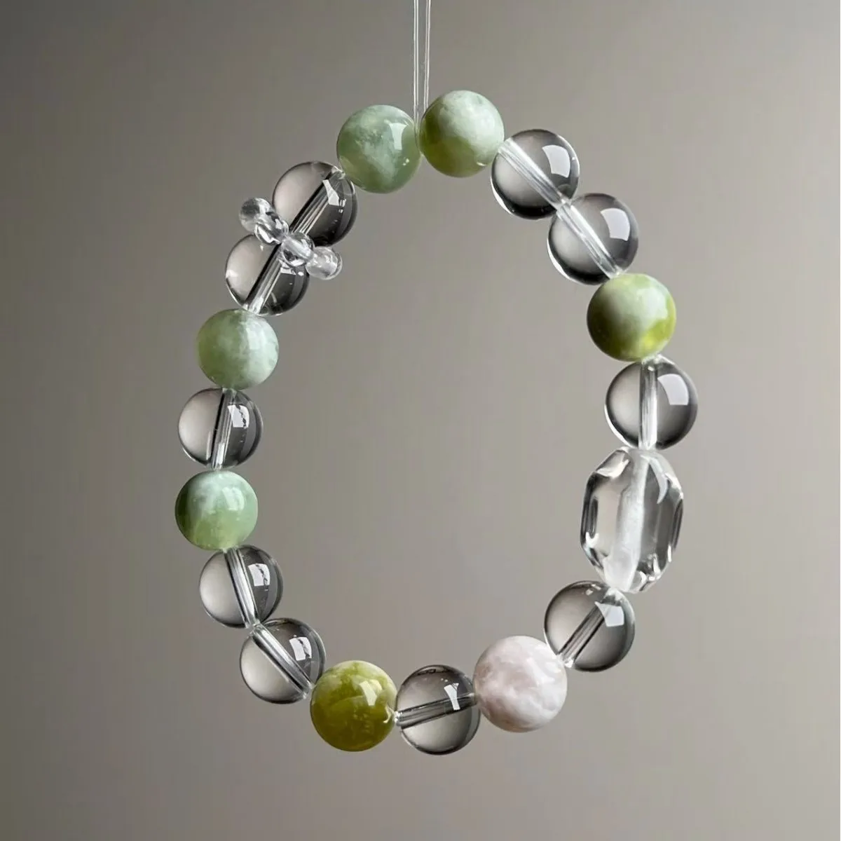 

Natural Multi-treasure Crystal Bracelet White Crystal, Snowflake Ghost Fashion Light Luxury Women's Models Bracelet