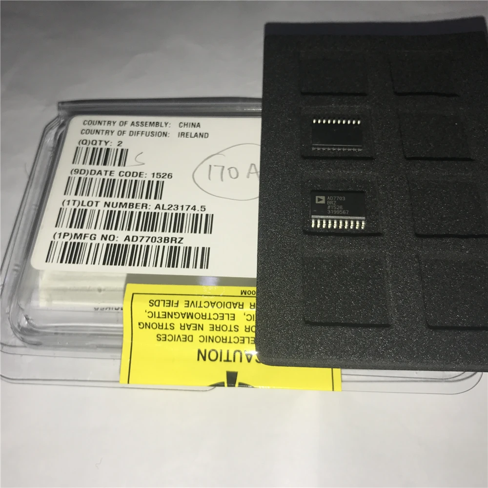 

НОВЫЙ ОРИГИНАЛ AD7703BRZ AD7703