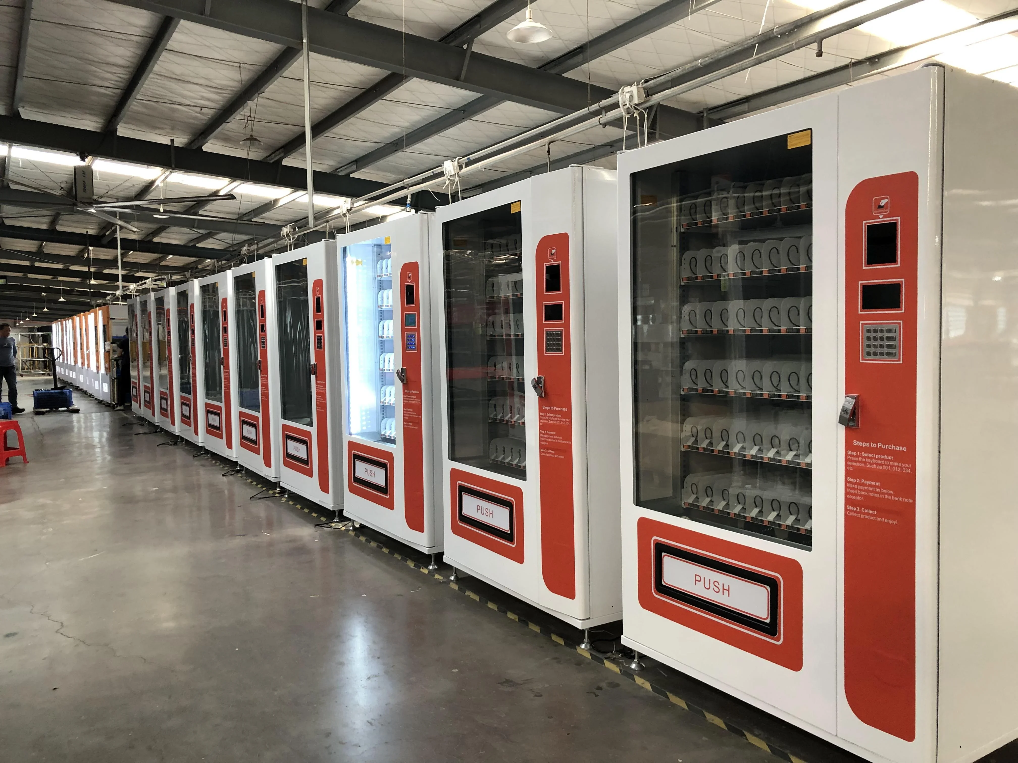 China customized XY vending machine for foods and drinks snacks