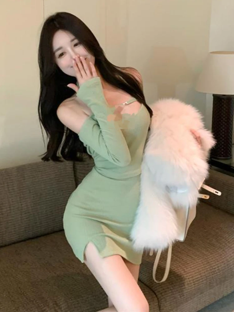 

Вязаное мини-платье для женщин с лямкой на шее и длинными рукавами, элегантное однотонное минималистское платье-футляр с тонким боковым разрезом, ажурное весеннее платье в Корейском стиле