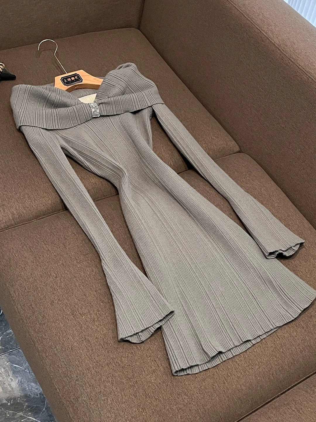 

2025 New Design Sensual Color Blo oulder Faion Slimming Bell Sve Dr Ele Personali Long Sve V Ne Dr