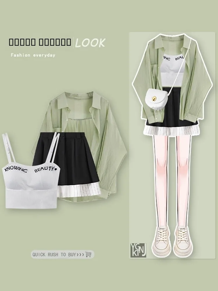 

Комплект женской одежды: Белая футболка с длинным рукавом для повышения уровня дофамина и черная юбка А-силуэта с высокой талией на бретелях