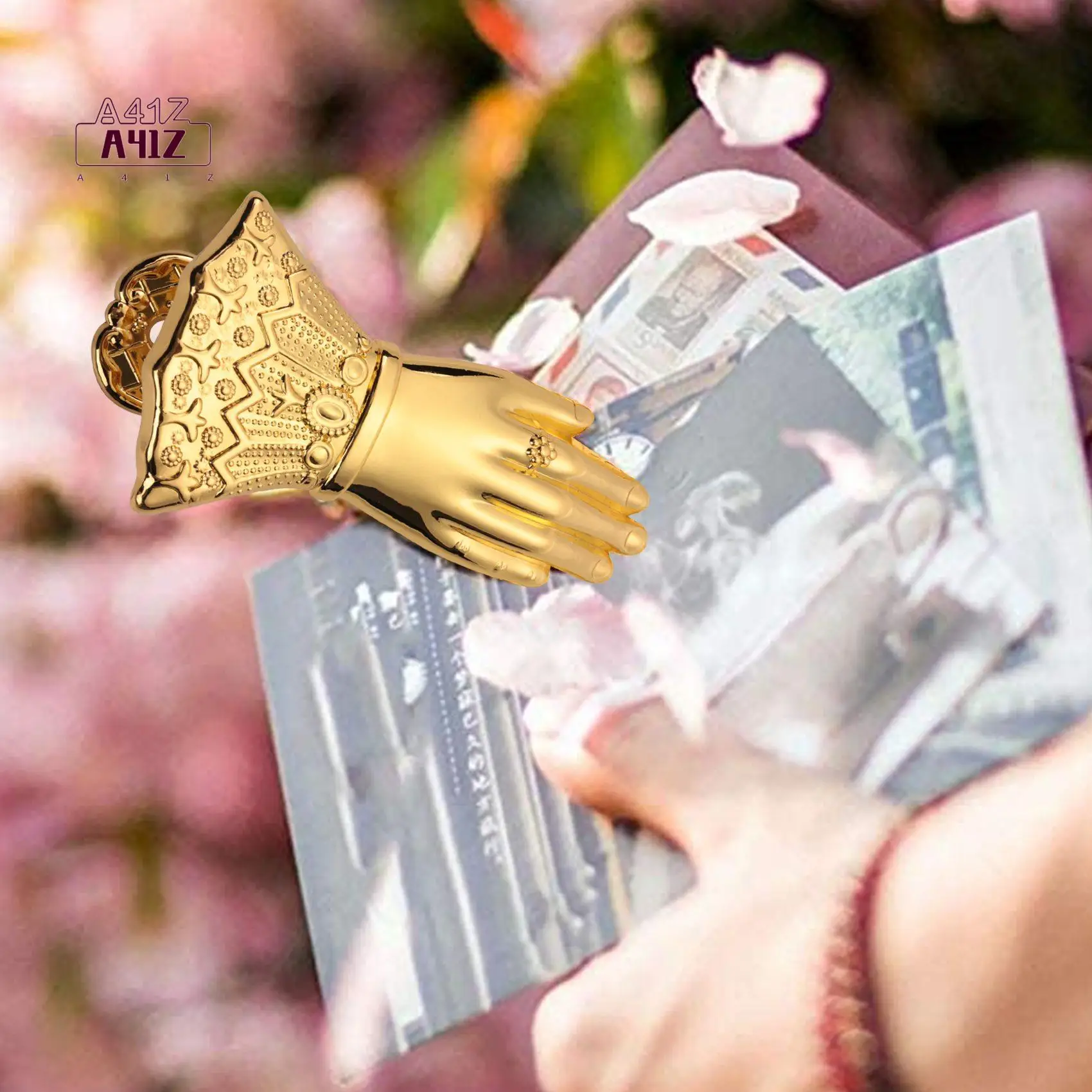 

A41Z-Luxury Chic Office Paper Storage Clip Ins Wrought Gold Vintage Hand Shape Alloy Document Handbook Storage Clip Home Sealing