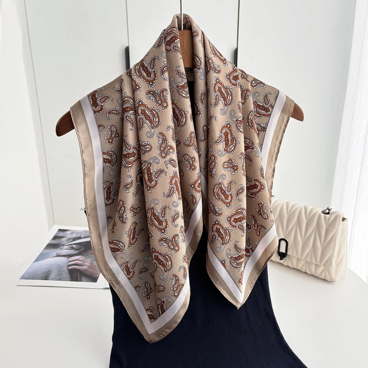 Luxuriöser Paisley-Druck Schal Damen Seidenimitat Halstücher Foulard Bandana Hijab Haarbänder Quadratische Schals Wickeltücher – Detail 12