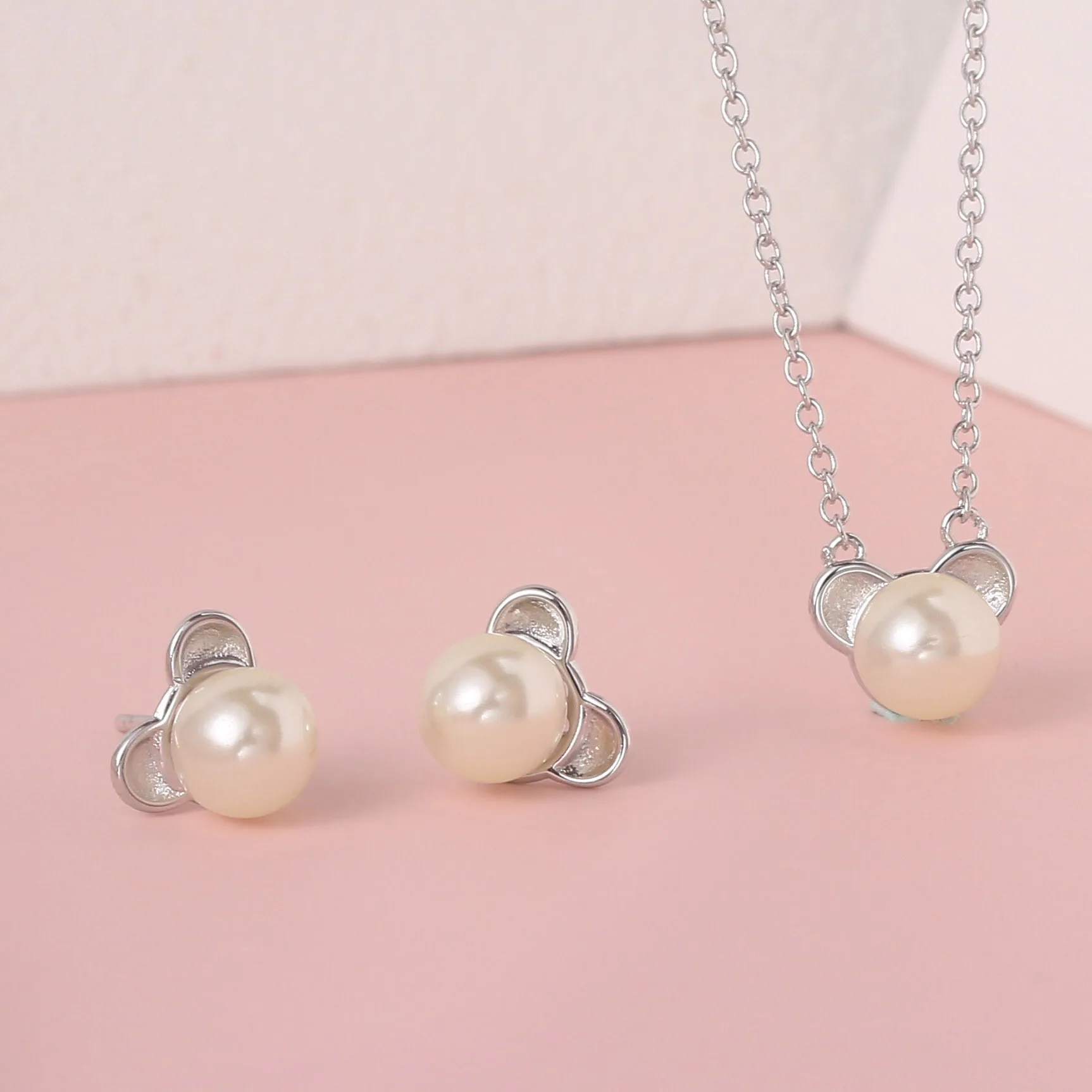 ZHOUYANG Little Bear Jewelry Sets For Women Girls New Cute Imitation Pearls Animal Necklace Earrings Gift Fashion Jewelry DZS001 image 2