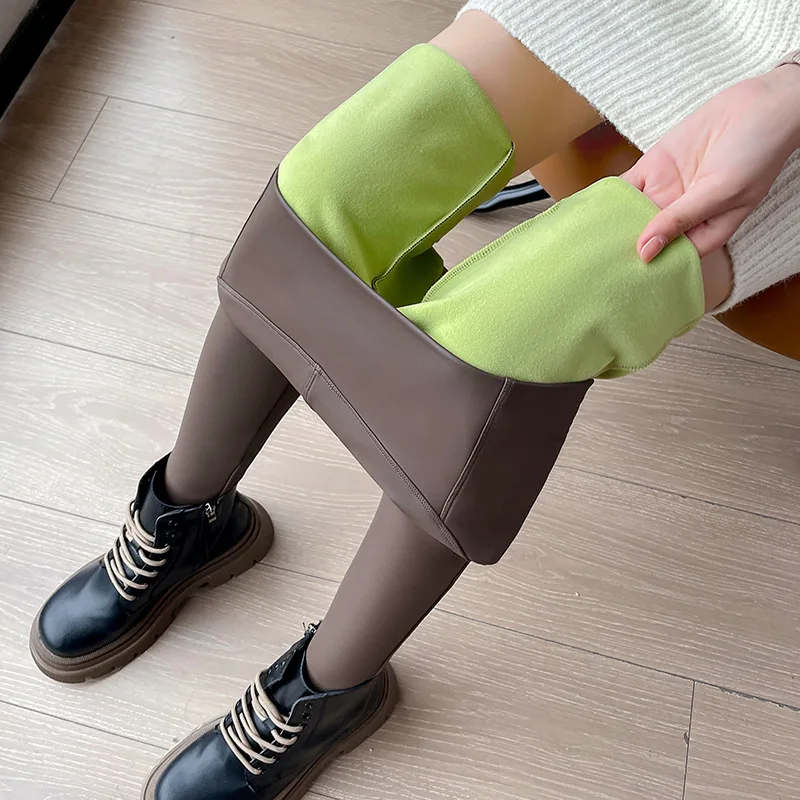 2024 Nieuwe Pu Leren Broek Vrouwen Kleding Bovenkleding Herfst Fluwelen Winddichte Kokerbroek Effen Buik Yoga Barbie Broek