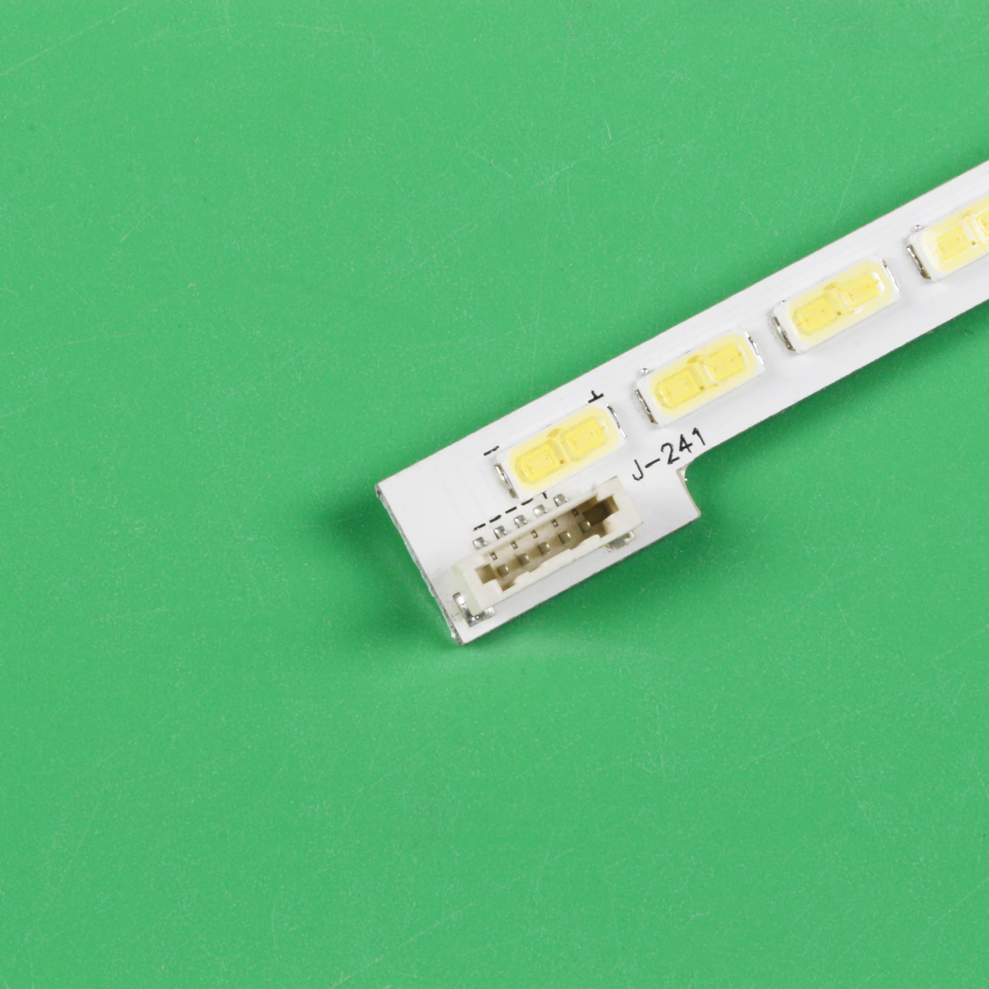 570mm LED Backlight Lamp strip 46inch 64 leds SLED 2012SGS46 7030L 64 REV1.0 For L46E5000-3D L46V7300A-3D LED46X5000D LTA460HW04