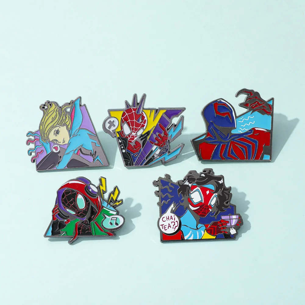 Badge en métal émaillé Spider-Man, personnage de film européen et américain, broche accessoire haut de gamme, commémoratif