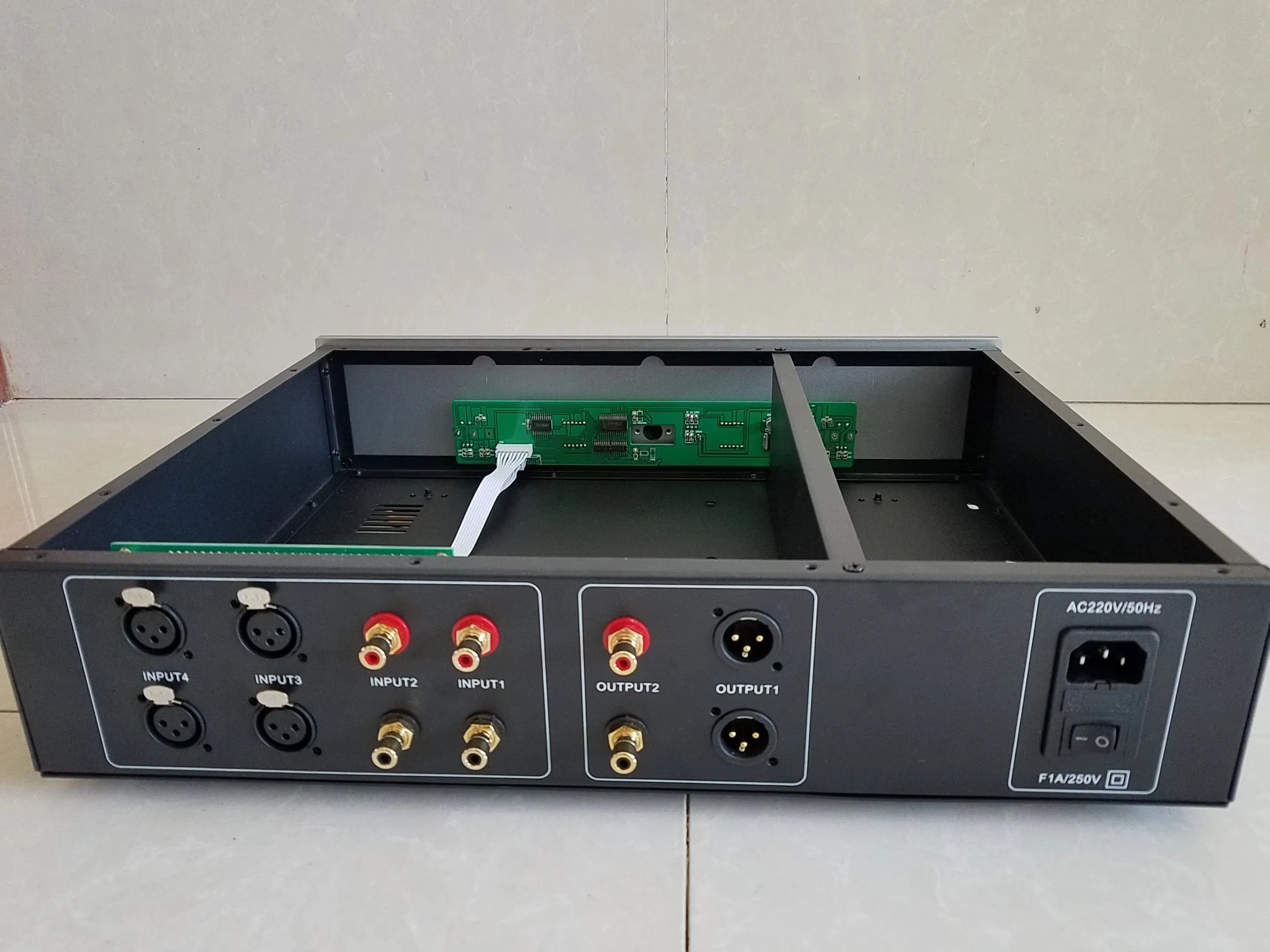 Версия балансировки громкости шасси высокого уровня (включая плату регулировки громкости баланса)