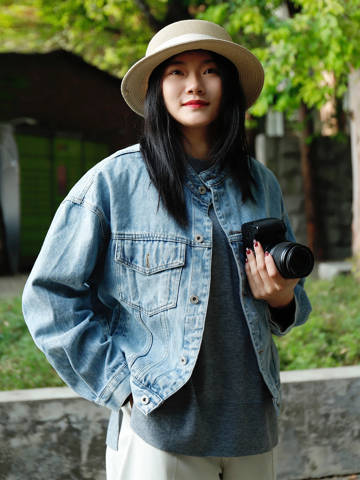 

Повседневная хлопковая джинсовая куртка с воротником-стойкой, универсальная, свободного кроя, женская, весна-лето, новинка, оригинальный дизайн, короткая верхняя одежда