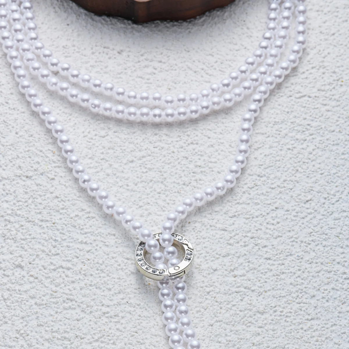 Elegante französische weiße lange Halskette mit kleinen künstlichen Perlen für Damen, Strass-Kreis, verschiedene Tragevarianten, Pulloverkette, Schmuck – Detail 25