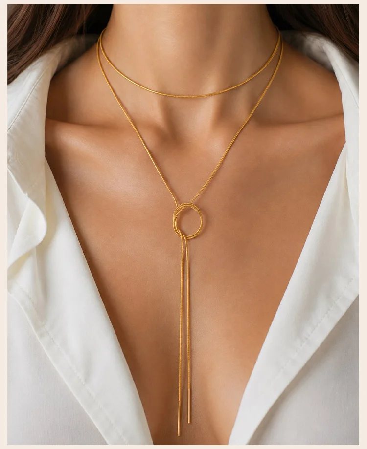 Mehrlagige Schlangenkette, Goldfarbenes Edelstahl, Mehrsträngiger Lariat-Stil Minimalistischer Schmuck – Detail 2