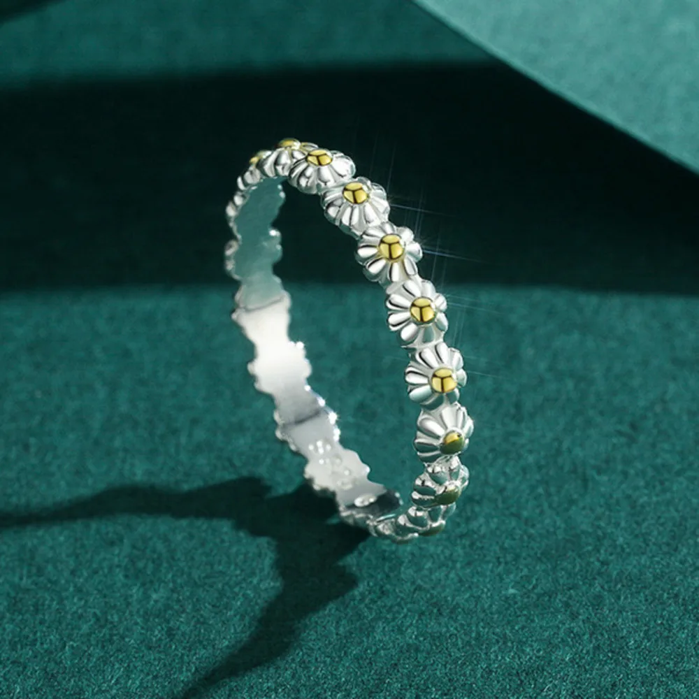 

GL Baby Daisy Flower Ring - Sweet and Fresh, Versatile for Daily and Korean/Japanese Style, High-end Sunflower Ring - Great Gift