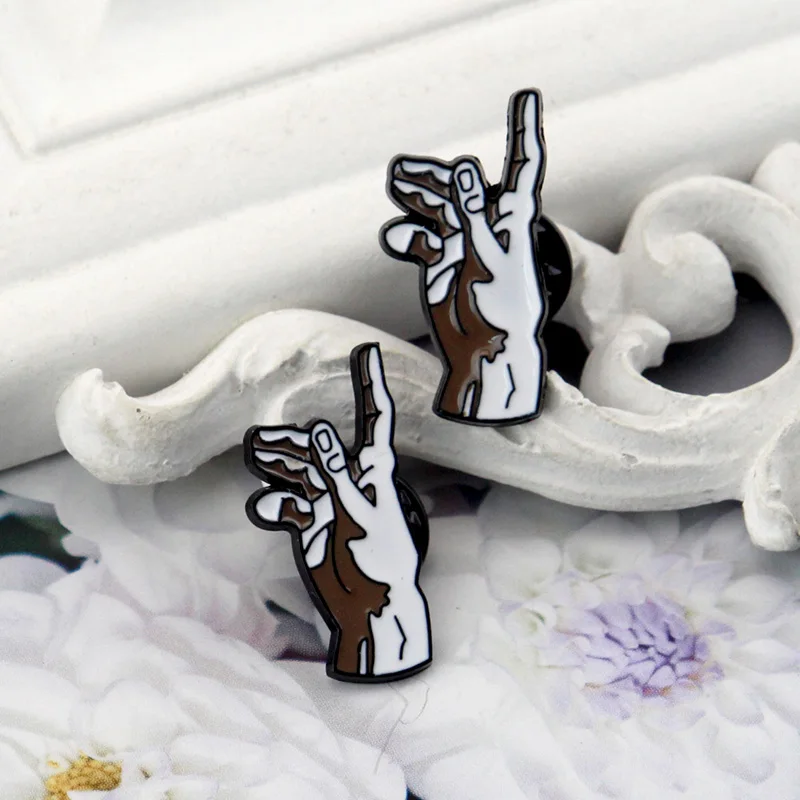 مايكل أنجلو الله دبوس اليد الكرتون المينا الأعمال الفنية سبيكة العصرية تأثيري اكسسوارات بروش شارة التلبيب لمحبي الهدايا