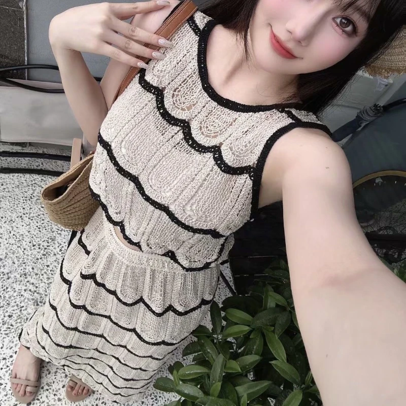 보헤미안 휴일 바람 파도 패턴 후크 꽃 중공 대비 니트 조끼 여성 높은 허리 A 자형 스커트 투피스 양복