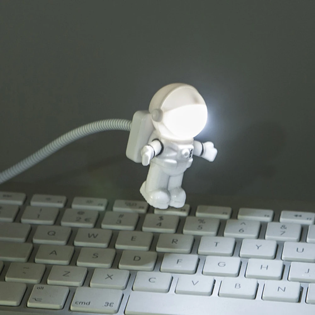 Lampu Malam LED Astronot Kreatif Mainan Lampu Spaceman USB Portabel untuk Lampu Baca Laptop Komputer Dekorasi Rumah untuk Anak-anak