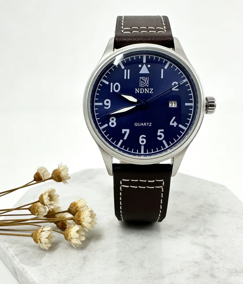 

NDNZ Classic Unisex Pilot Watch – Retro Military Style Leather Strap, Quartz Movement with Date Function