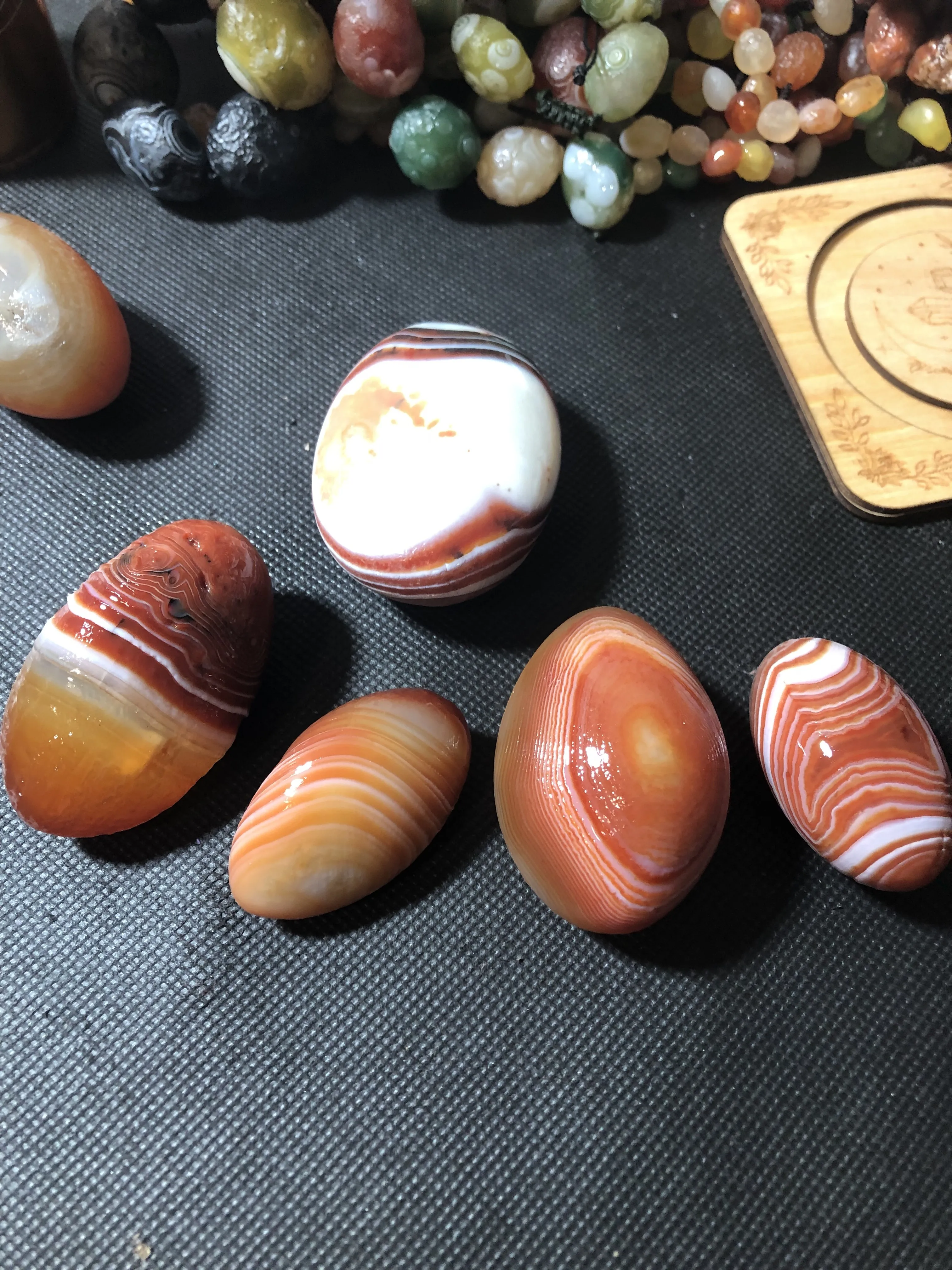 

19Pcs Natural Raw Stone Outer Mongolia Gobi Beach Years Stone Thousands Of Years Of Wind And Sun Red Body White Scratches