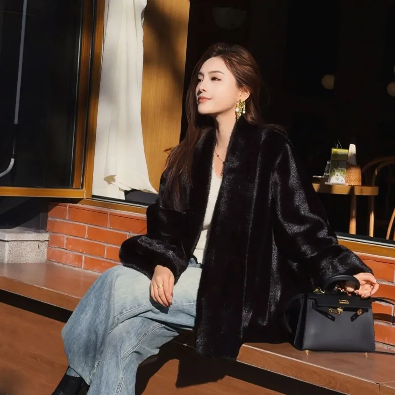 

Женские осенне-зимние топы и пальто из искусственного меха: экологичные, утепленные, минималистичные, удобные, стильные, нишевые, универсальные, шикарные, дизайнерские