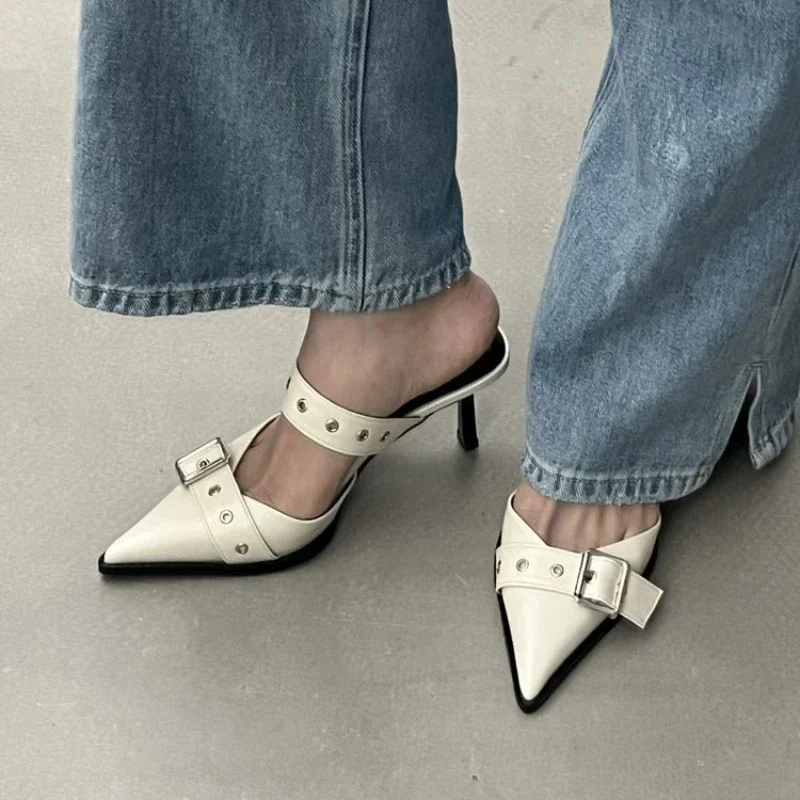 Sandalias de tacón alto con hebilla de Metal Punk gótico para mujer, zapatos de fiesta plateados con punta estrecha, zapatos de tacón a la moda para mujer, Tacones de verano 2025