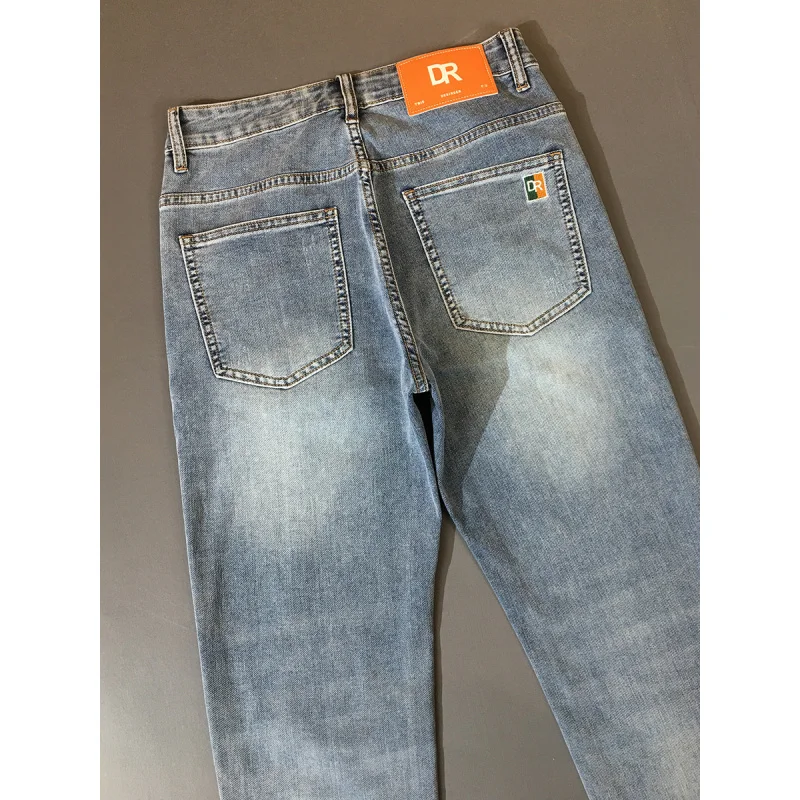 

Light blue jeans for men in spring and summer, thin design, high-end embroidered print, casual small leg elastic cropped pants