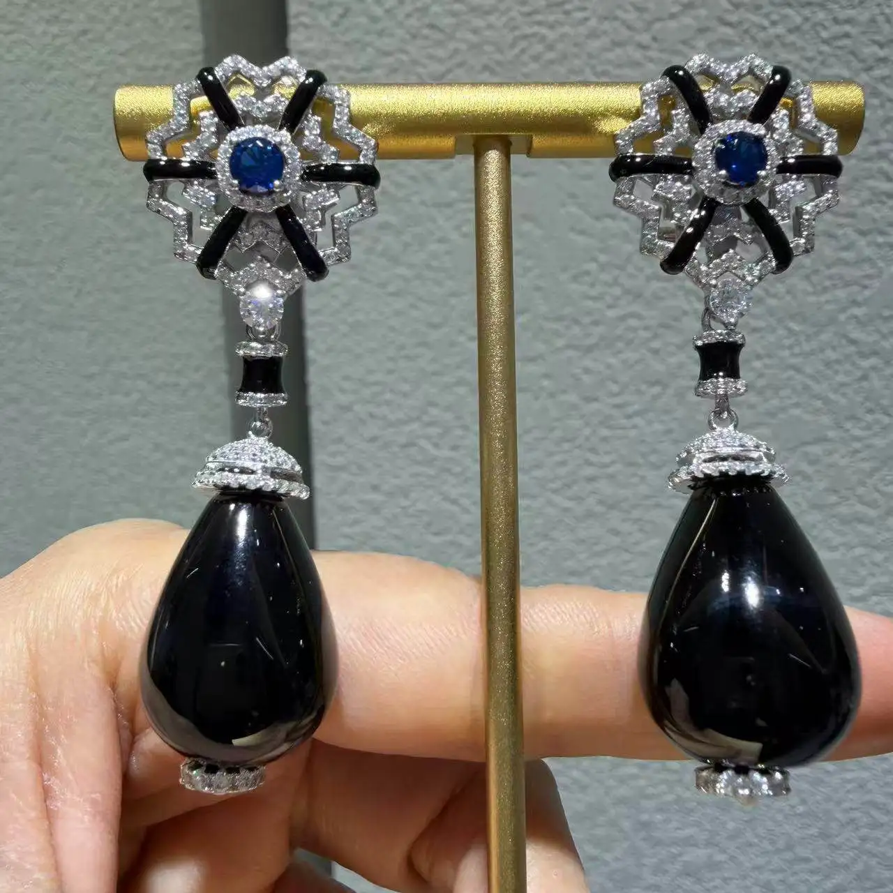 

Серьги-подвески из черного оникса, серебро 925 пробы с кубическим цирконием, съемные, MIYI