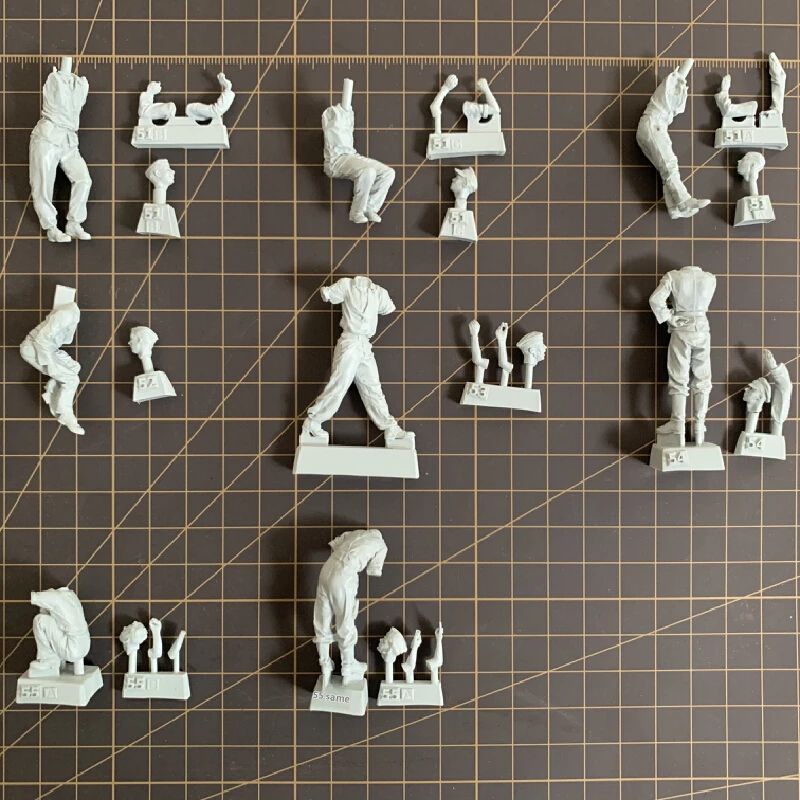 

1/35 World War Ii Tank Maintenance Troops Soldier Resin Micro Miniature Figure 3d Printed White Model Unassembled And Unpainted