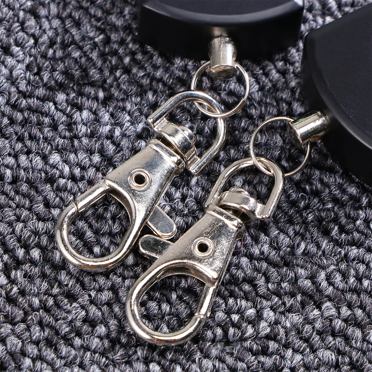 

2pcs Portable Ashtray Key Chain Mini Ashtray Pocket Smoking Ash Tray Compact Travel Cigarette Holder Small Key Ring Gift For