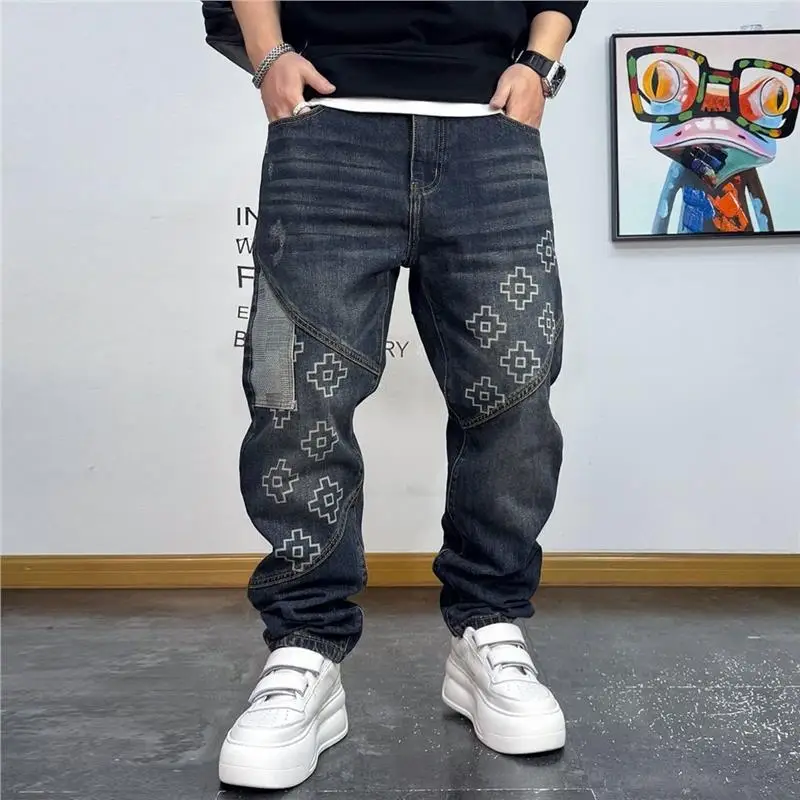 

Модные американские джинсы с принтом и пэчворком, свободные брюки в стиле High Street, длинные повседневные джинсы для мужчин