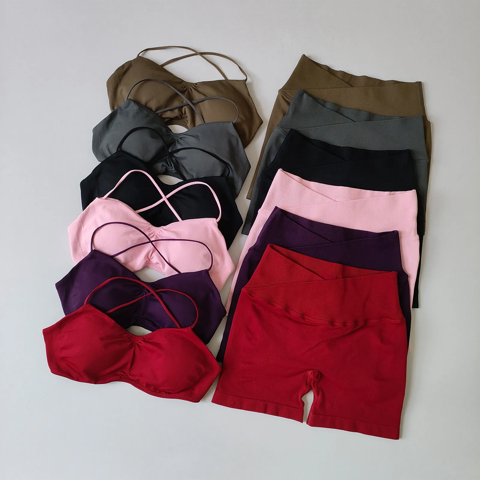 Ensembles de yoga sans couture, très élastiques, avec effet galbant fessier, comprenant des pantalons trois-quarts et des shorts de sport, pour le fitness et le Pilates, avec soutiens-gorge à coussinets intégrés