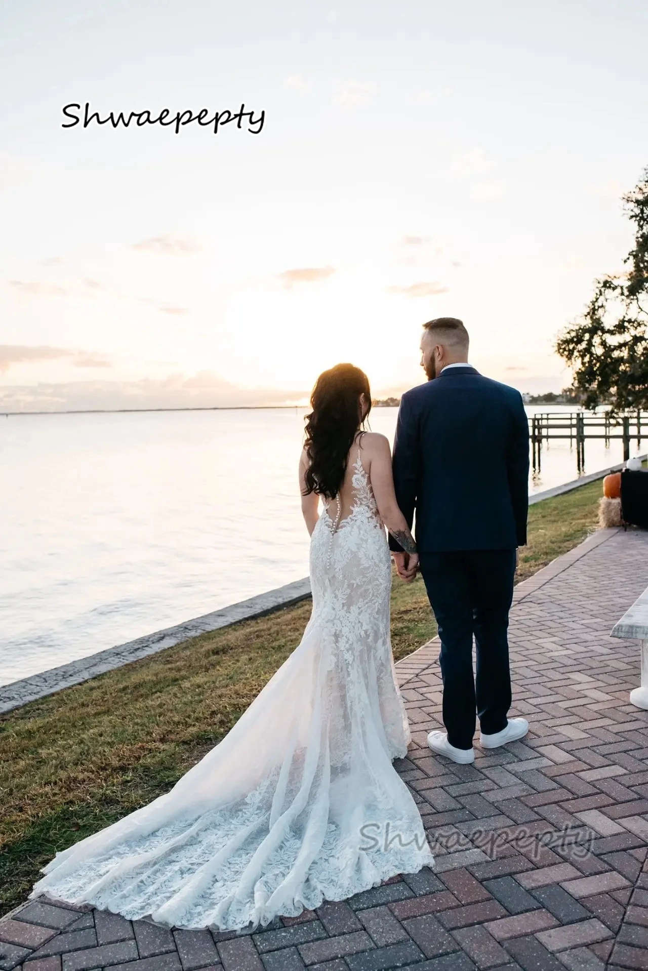 Gaun pernikahan putri duyung renda belakang ilusi seksi gaun pengantin pantai Boho kereta panjang tanpa lengan gaun pengantin musim panas buatan khusus