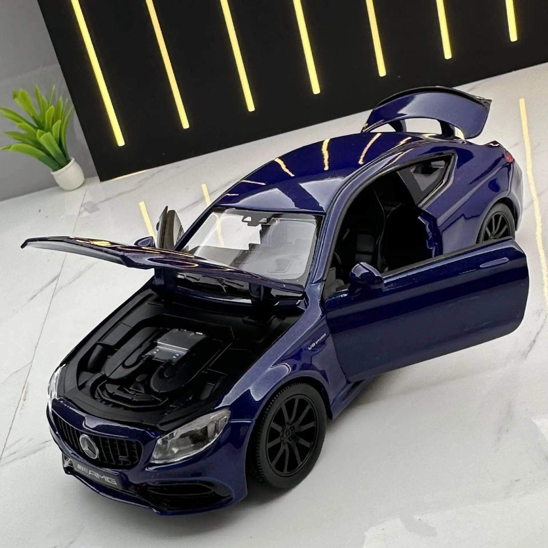 1:32 Mercedes-Benz C63S AMG Alloy Car Model Diecast Metal Toy Car Model Collection Sound and Light Childrens Gifts A55